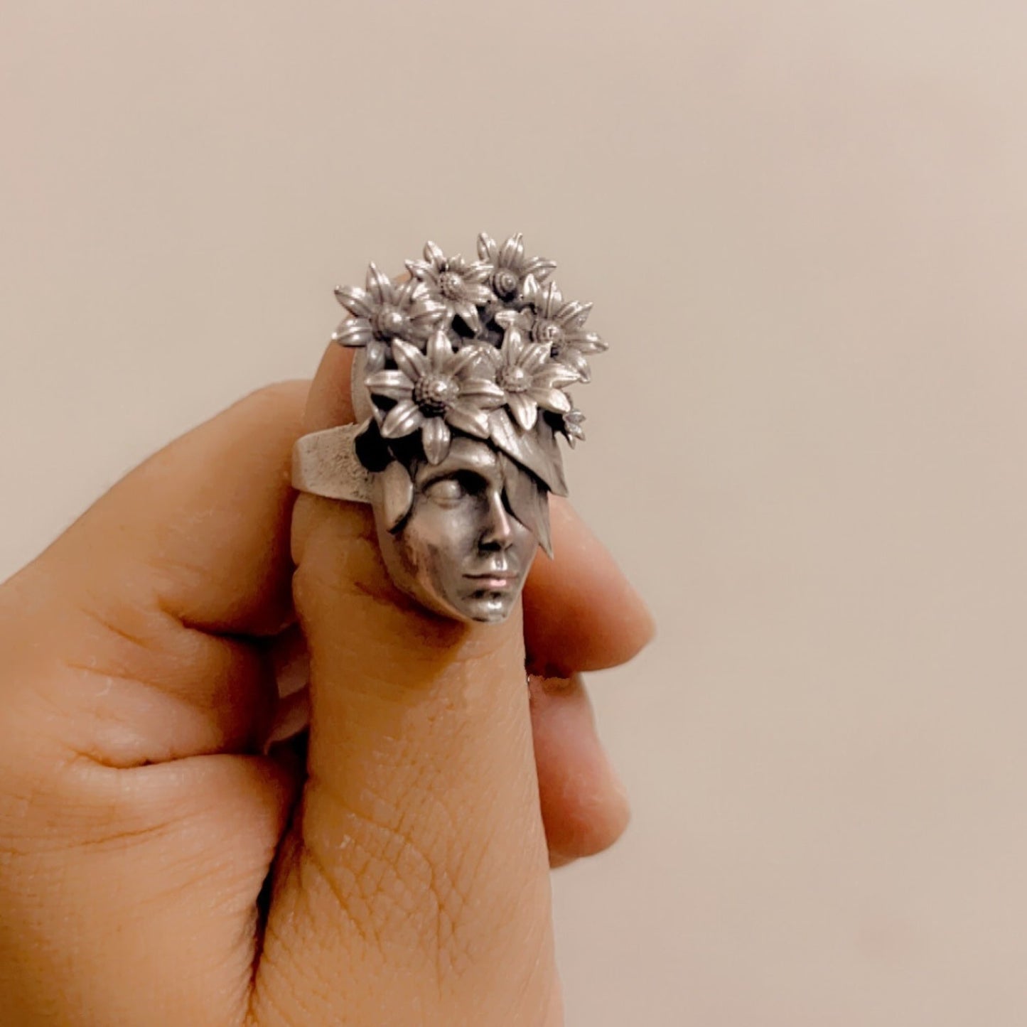 Dulcett Oxidised Silver Face Ring – Handcrafted Nature-Inspired Design