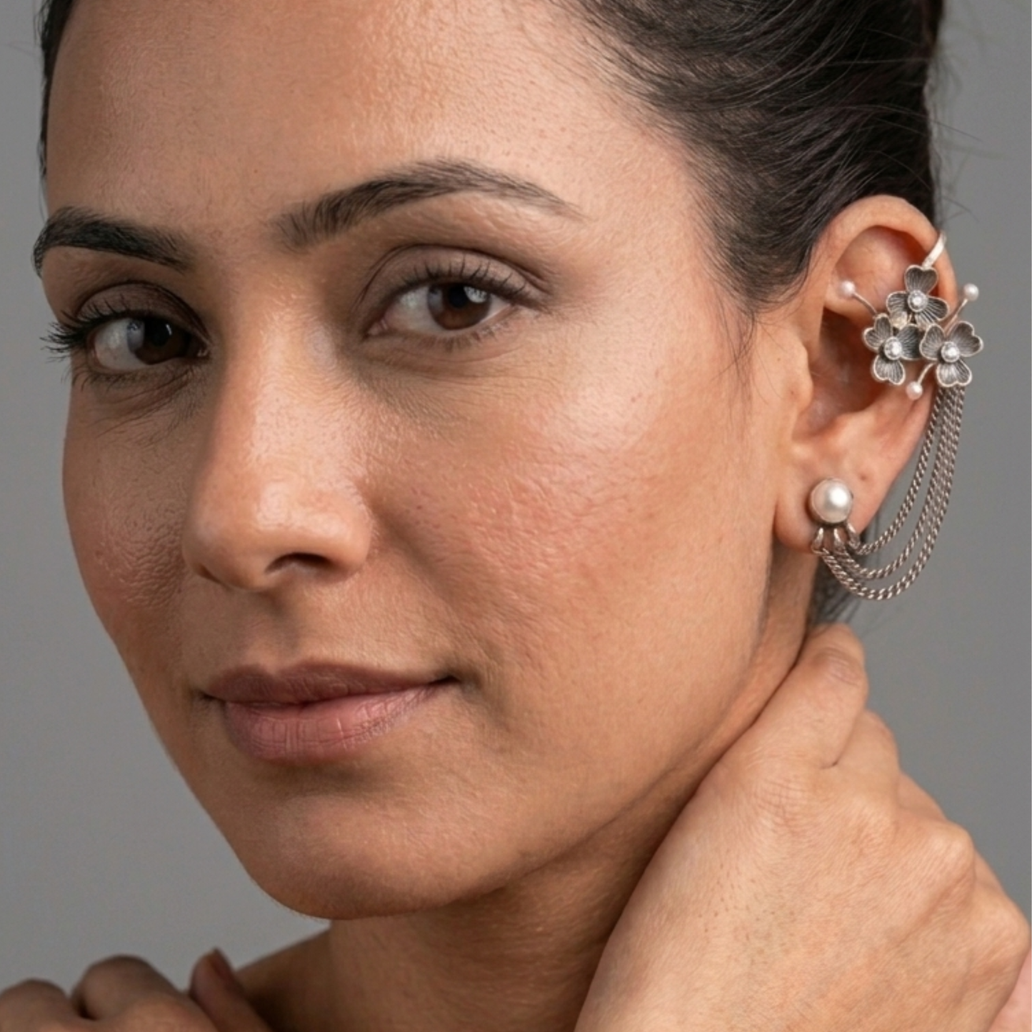 Floral Vine Ear Cuff with Pearl Drop & Chain Detail – Oxidized Silver-Plated Statement Jewelry