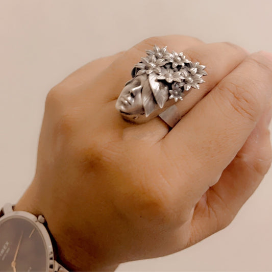 Dulcett Oxidised Silver Face Ring – Handcrafted Nature-Inspired Design